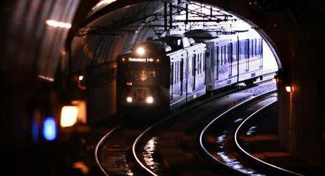 MetroLink train travels across Eads Bridge in 2009